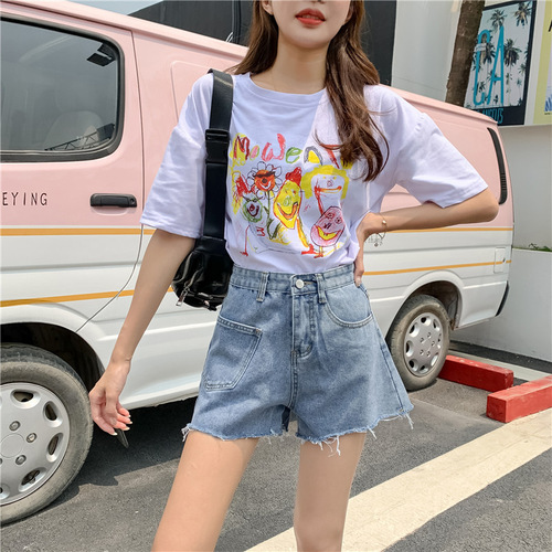Real shot of summer Korean style loose design light blue raw edge denim shorts for women high waist slimming wide leg pants hot pants trendy