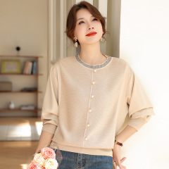お母さんの服装の気質のニットの小さいシャツの春の丸首の年齢を減らすセーターの新型の長袖の上着のゆったりしている中年の底のシャツ
