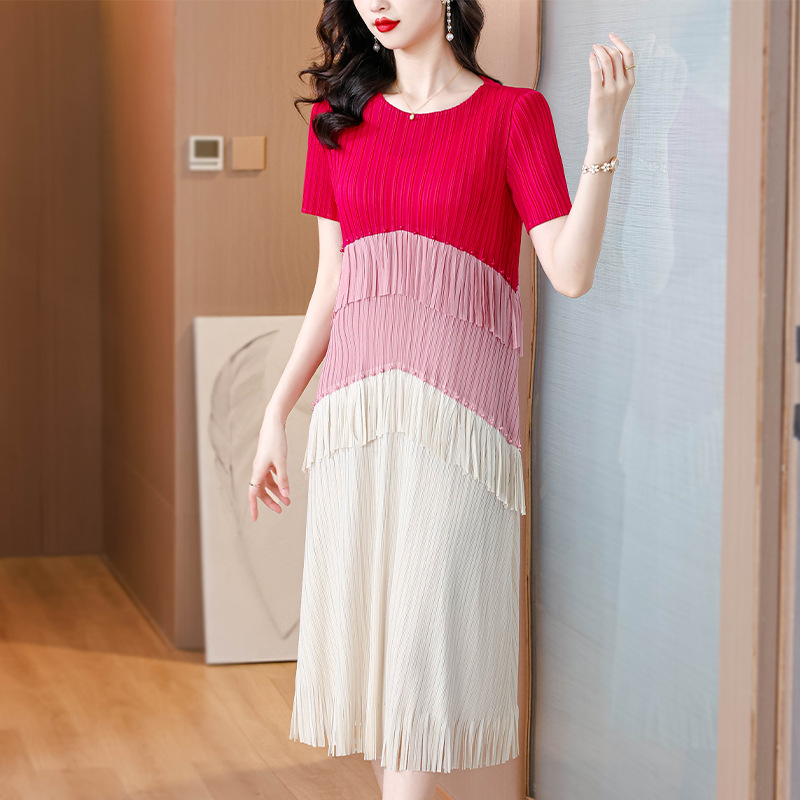 Summer elegant long dress with a round collar
