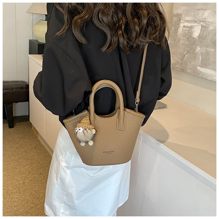 Hand held bucket for women 2024 new Korean version Instaram trendy fashion versatile shoulder simple niche crossbody_voghion.com