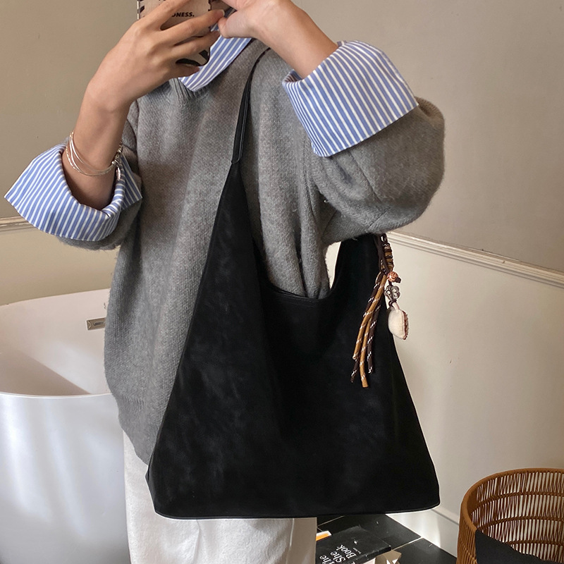 Bolsa de invierno retro de peluche para mujeres 2025, nueva bolsa de hombro universal, bolsa de viaje de gran capacidad