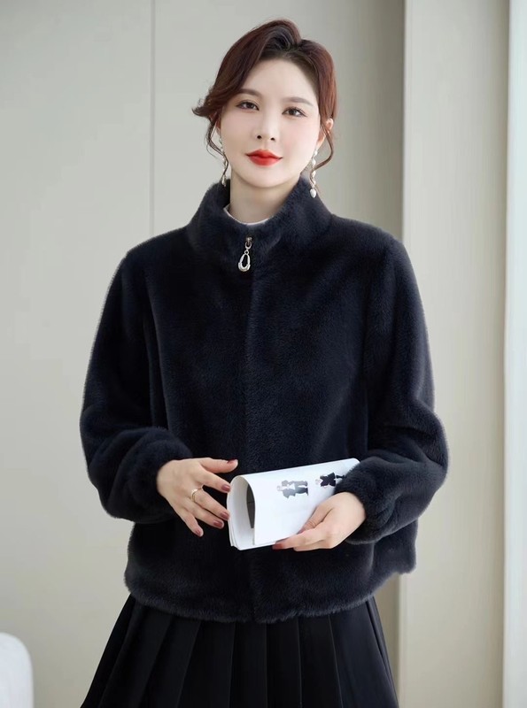 时尚百搭加厚保暖女装2025立领外套高档洋气纯色短款爆款冬季开衫|undefined