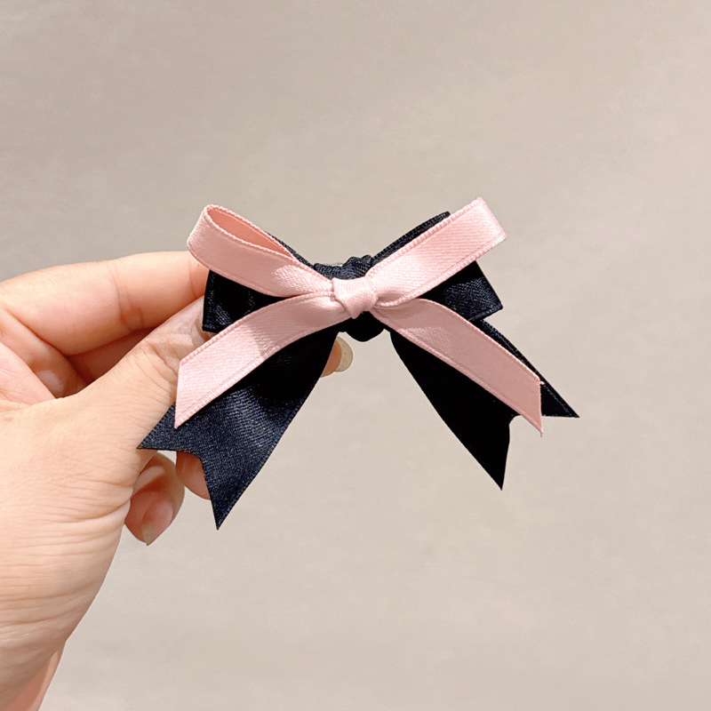 Розовая заколка для волос с бантиком