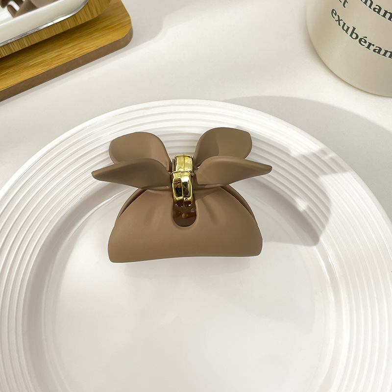 Milk Brown horquilla grande hacia atrás cabeza clip de pelo tocado de las mujeres principios de primavera de alto grado updo tiburón horquilla