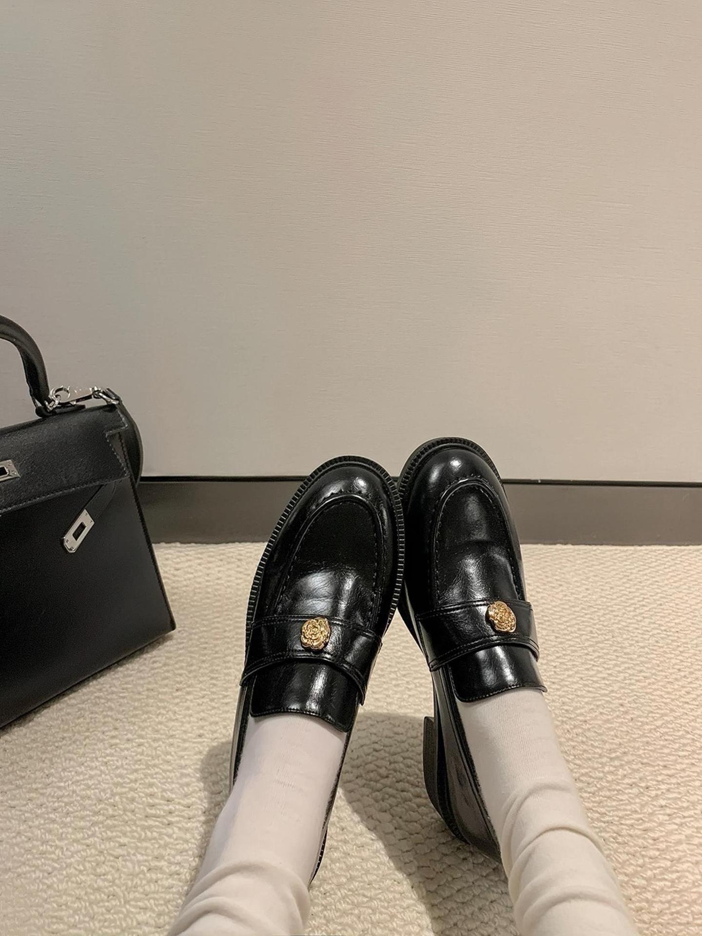 牛皮版~太阳花复古小金扣真皮粗跟懒人乐福鞋女单鞋英伦风小皮鞋