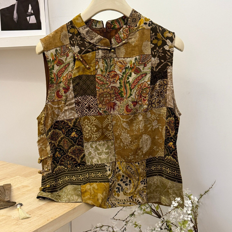 Vintage Silk Patchwork Vest for Women, New Chinese Style Stand Collar, Diagonal Placket, Buttoned, Slim Waist, Old Money Style, Sleeveless Outerwear Vest Vintage Silk Patchwork Vest for Women, New Chinese Style Stand Collar, Diagonal Placket, Buttoned, Slim Waist, Old Money Style, Sleeveless Outerwear Vest