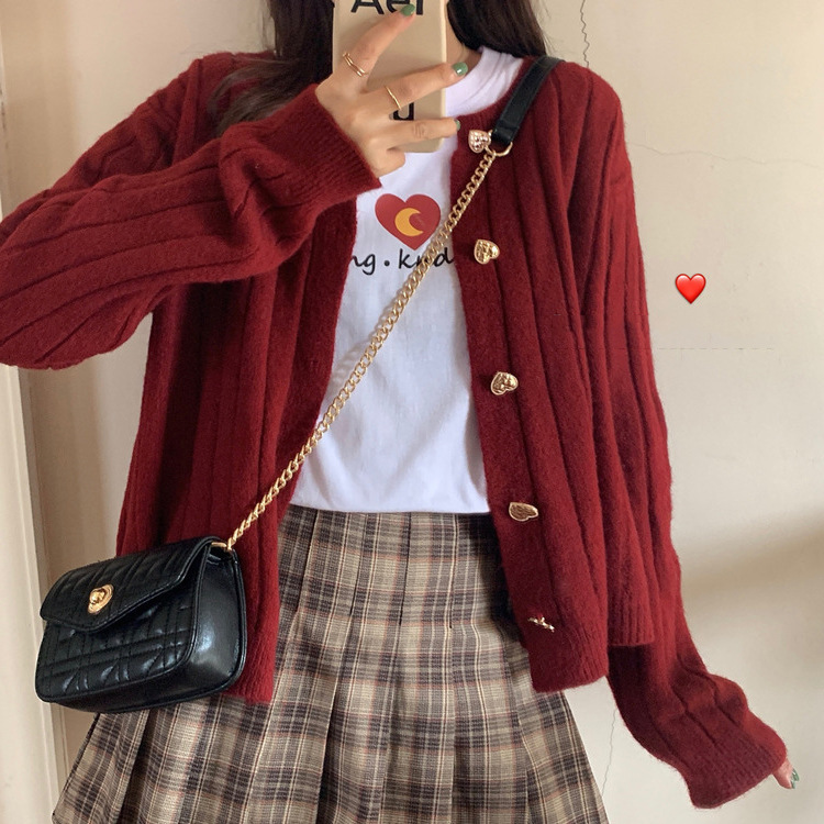 2022早秋新款红色小开衫针织衫女 韩版爱心纽扣甜美宽松毛衣外套