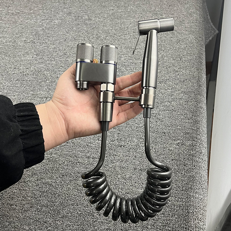 ステンレスの銃の灰色の便器の友達のスプレーガンの家庭用増圧一進二出のトイレの洗浄器のトイレのスプレーガン|undefined