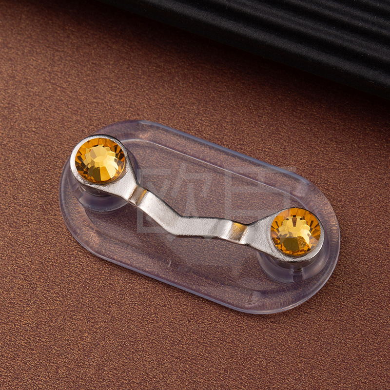 クロスボーダー爆型磁気眼鏡スタンド磁気吸引v型ブローチ工番札棚クリエイティブ磁気服イヤホンクリップ