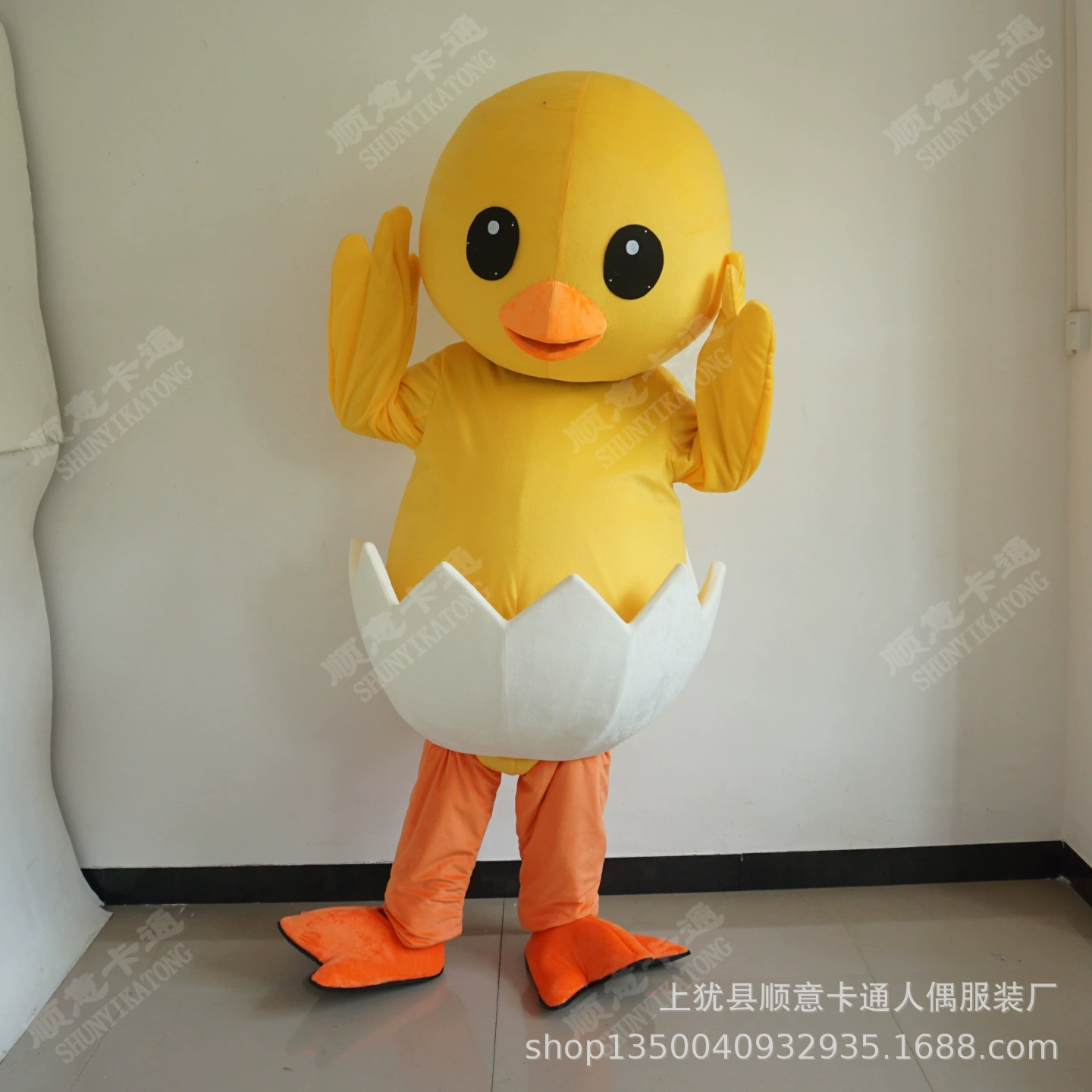 Смесь: Eggshell Duck Doll Costume People Wear Performance Props Costumes Duck Walking Suit Broken Shell Little Yellow Duck Doll Costume — Перевод: Кукла Eggshell? лучше: Кукла-персонаж из яйца-утка костюм, реквизит для выступления, костюмы утка в походке, сломанная скорлупа, маленькая желтая утка кукла костюм