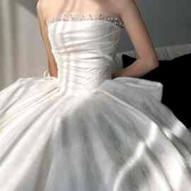 《月卿》婚纱2026新款质感高定款新娘小个子法式抹胸主纱春季