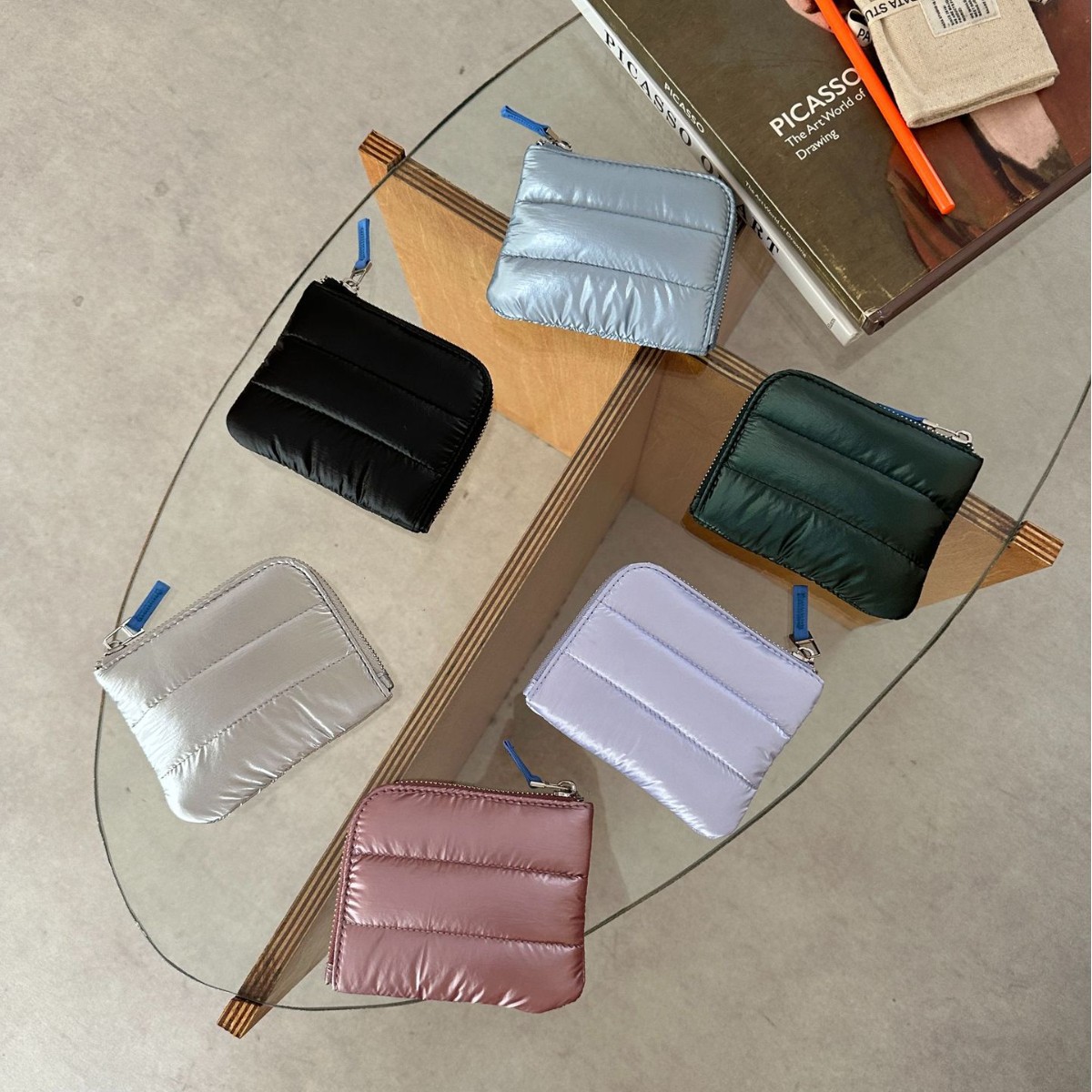 New stylish glossy coin purse, multifunctional, can hold cards, coins, lipstick, and keys, with compartments for mini storage.