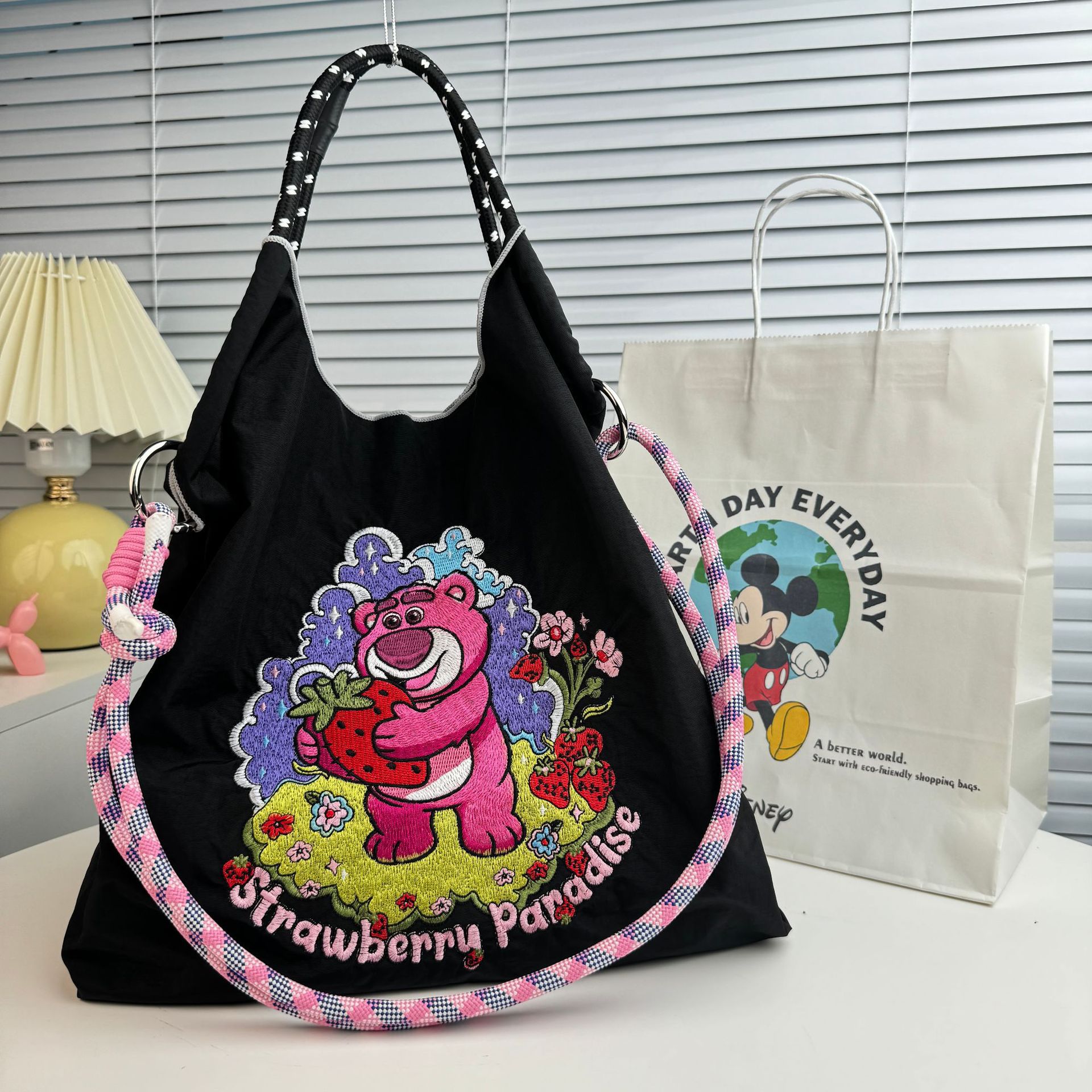 블랙 가든 딸기 곰