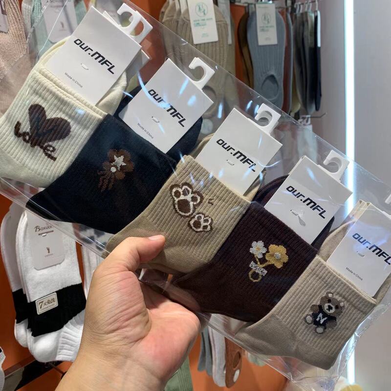 2023 autumn and winter new women's socks sports mid-calf length socks Brown series fashionable socks college style student socks factory wholesale