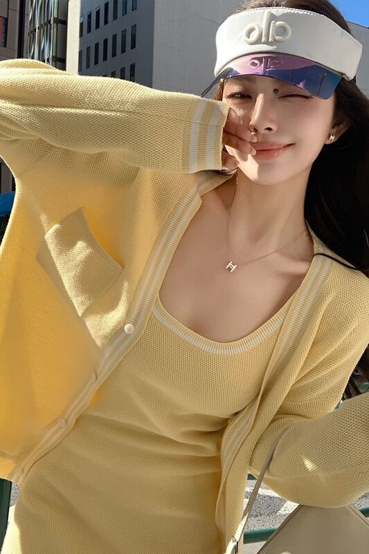 2025 New Knitted Suit Autum Cardigan Top Jacket Sleeveless Slim Dress Fashionable Two-Piece Set for Women