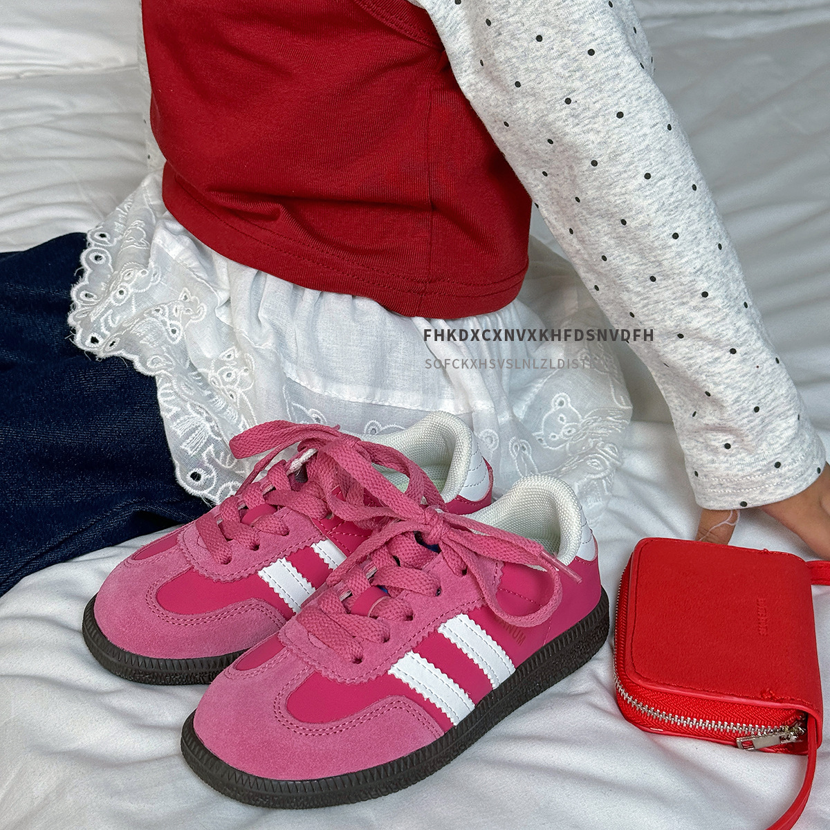 Zapatos infantiles transfronterizos fresas rojos zapatos deportivos infantiles niñas zapatos de entrenamiento para niñas zapatos de skate casuales zapatos bebés primavera y otoño