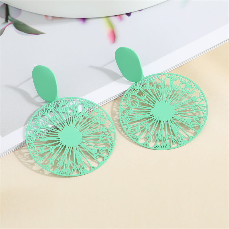 Retro Color Hollow Leaf Geometric Heart-shaped Fan-shaped Carved Earrings display picture 9