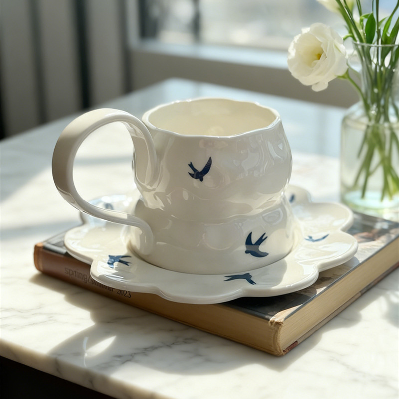 Transfronterizos mano mano pintada golondrina taza de cerámica retró nicho taza de café de desayuno conjunto de plato de taza de té