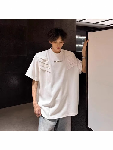 Niche-designed padded-shoulder short-sleeve men's summer t-shirt with a premium, edgy vibe—stylishly tailored to the perfect fit, featuring an American-style high-street aesthetic and a chic half-collar design.