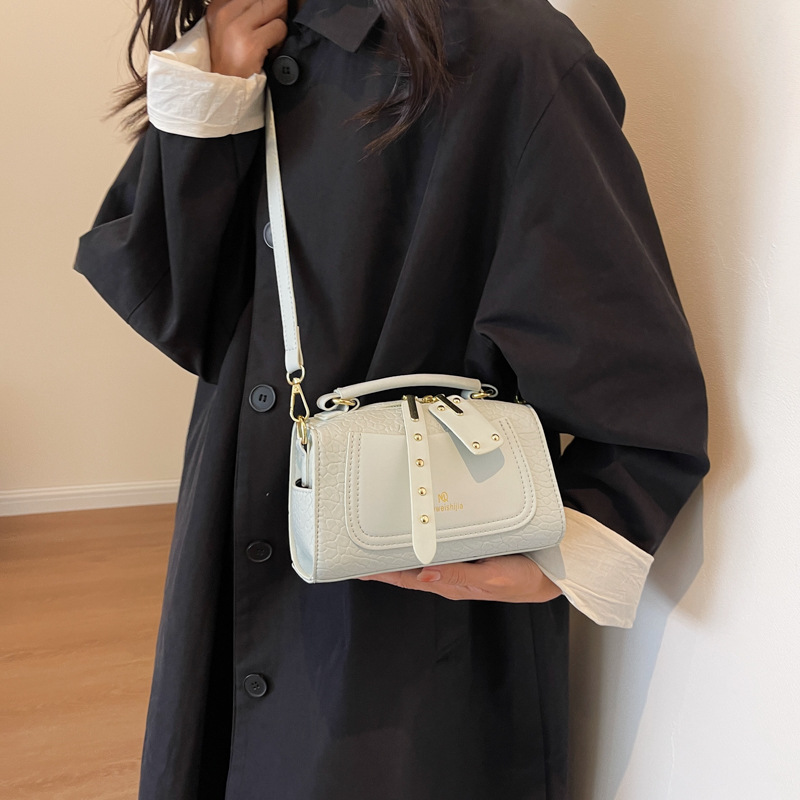 2023 nuova borsa da donna di vendita calda alla moda modello di pietra texture borsa portatile piccola per piccola folla semplice borsa a tracolla piccola piazza da donna_voghion.com