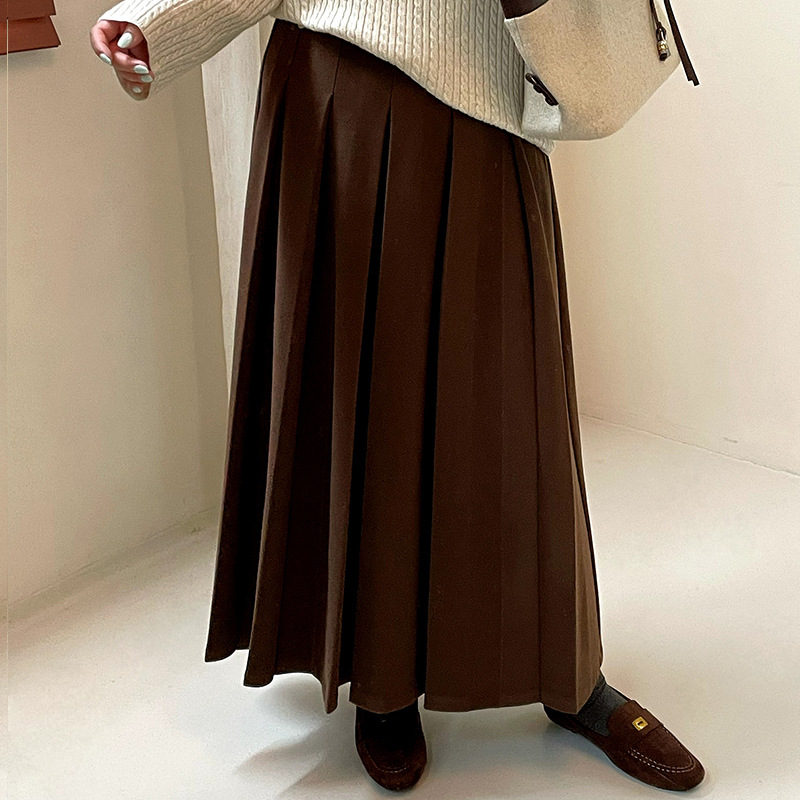 Plus-size women's retro pleated knit long skirt, 2026 autumn collection, high-waisted A-line skirt designed to cover the hips, NQ1619