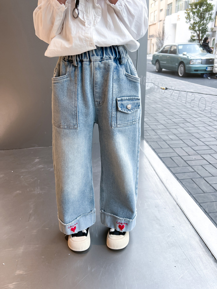 X002 Girls' And Children's Love Embroidered Jeans New Children's Miscellaneous European And American Jeans_viptrois.com