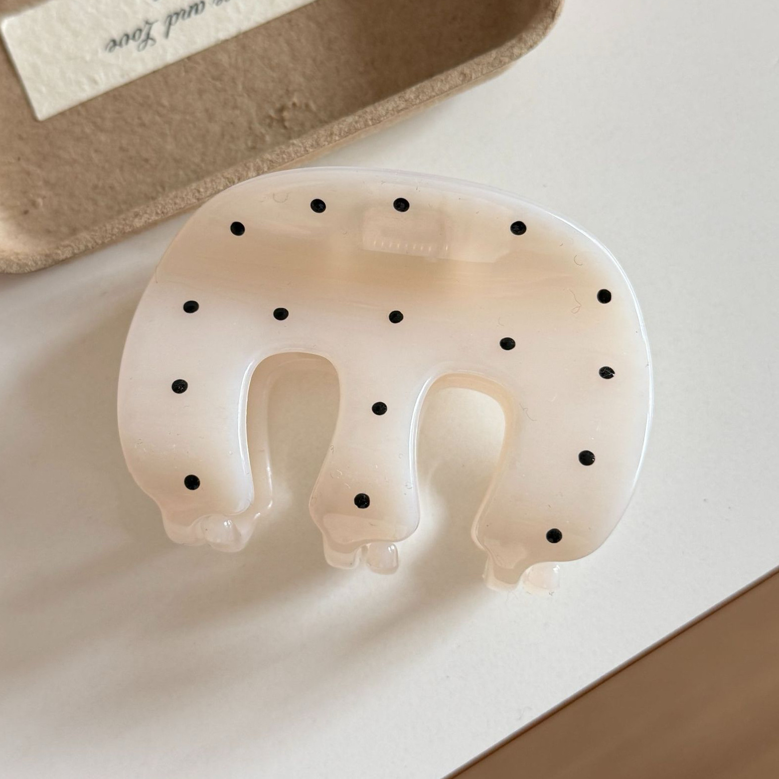 Polka dot m jelly white