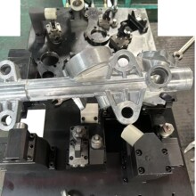 卧加夹具  汽车变速箱  壳体四轴夹具   液压工装