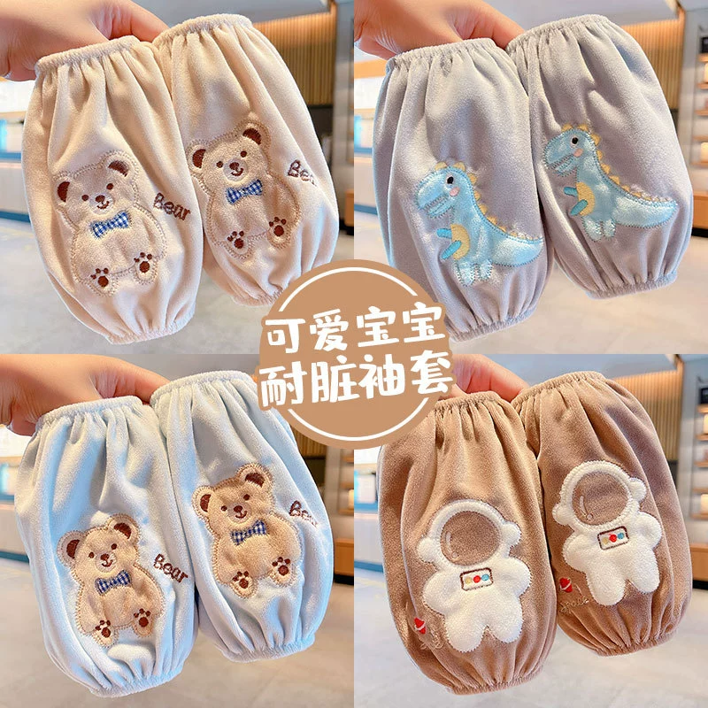 Мальчики и девочки противообрастают и грязные рукава осенние и зимние детские манжеты милые детские рукава детские мультфильмы маленькие рукава