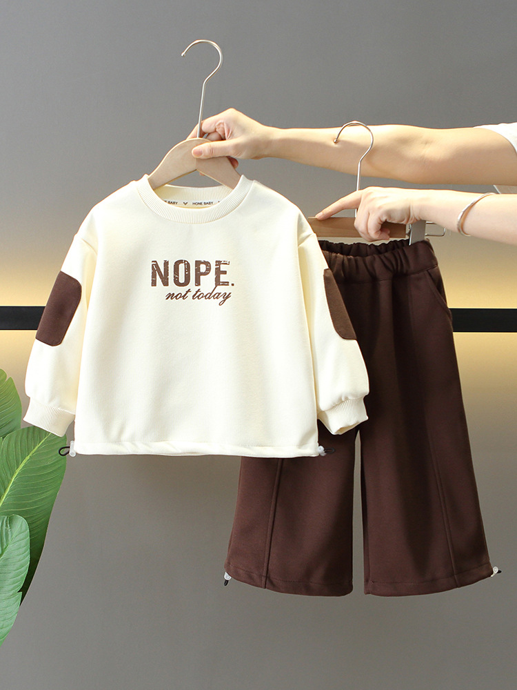 6165 Traje de primavera y otoño para niños 2025 nuevo estilo estilo occidental suéter para niños de dos piezas bebé deportes y ocio para niños