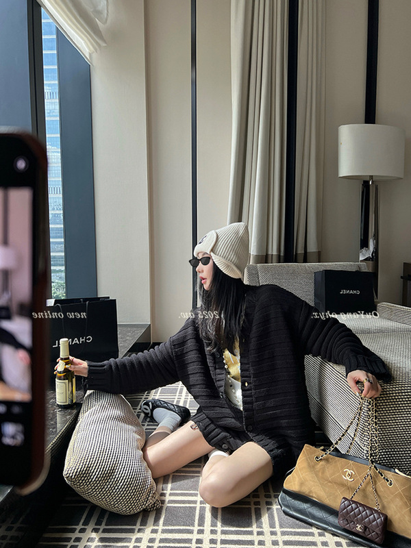 区区欧阳 破洞条纹毛衣外套女秋季宽松慵懒风针织衫复古开衫上衣|undefined