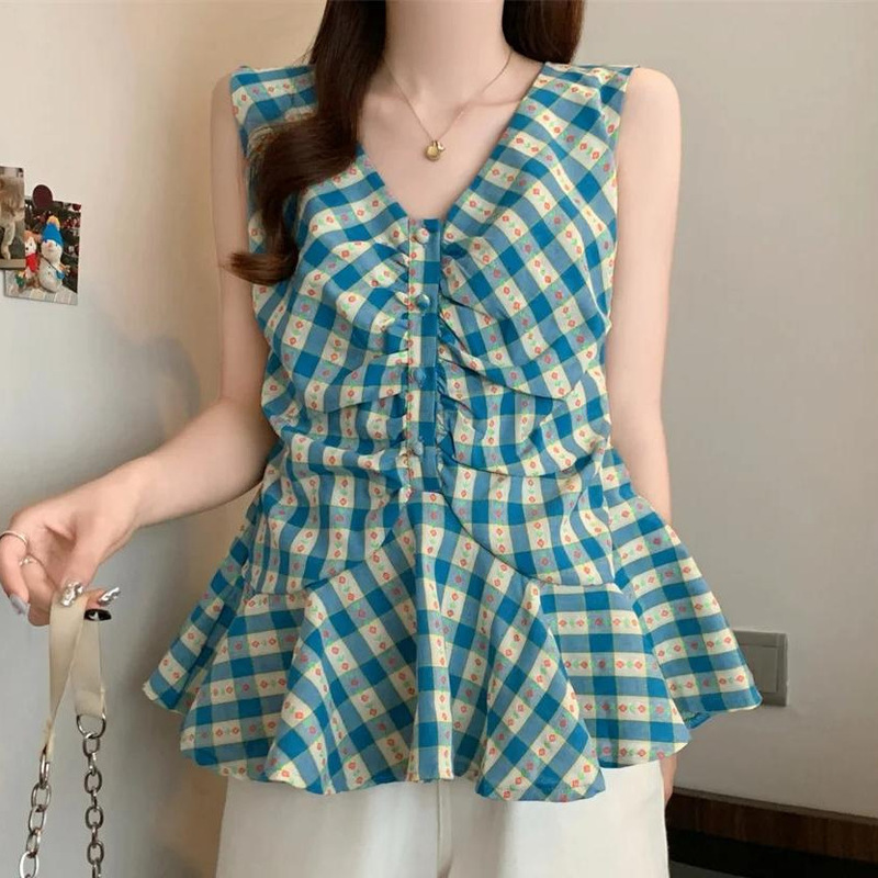 Korean-Style Sweet Color-Blocked Plaid V-Neck Sleeveless Vest for Women 2026 Holiday Style Ruched Age-Reducing Top in Light Blue
