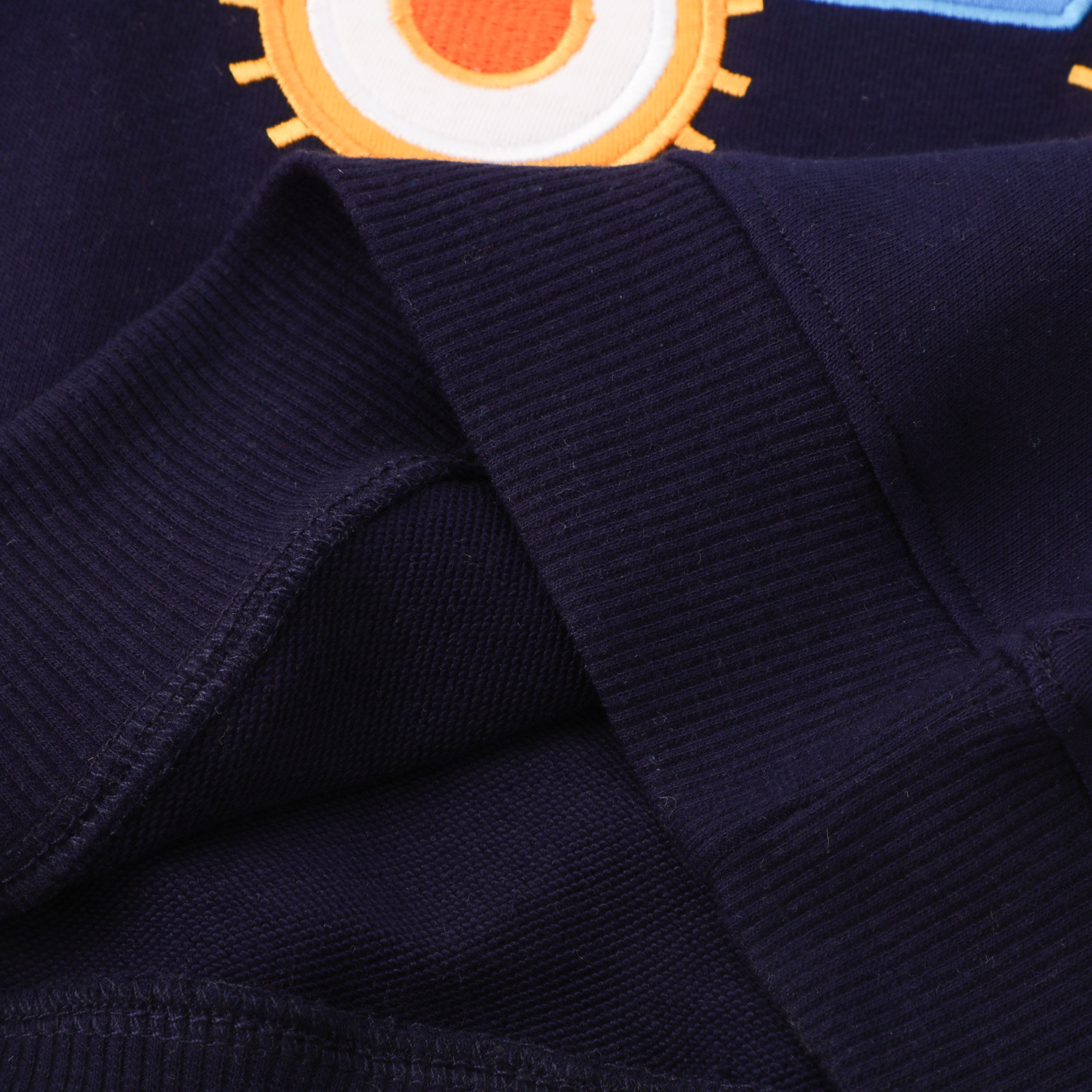 Otoño nuevo suéter de los muchachos estilo europeo y americano excavadora de los niños suéter de los muchachos chaqueta de los niños distribución entrega