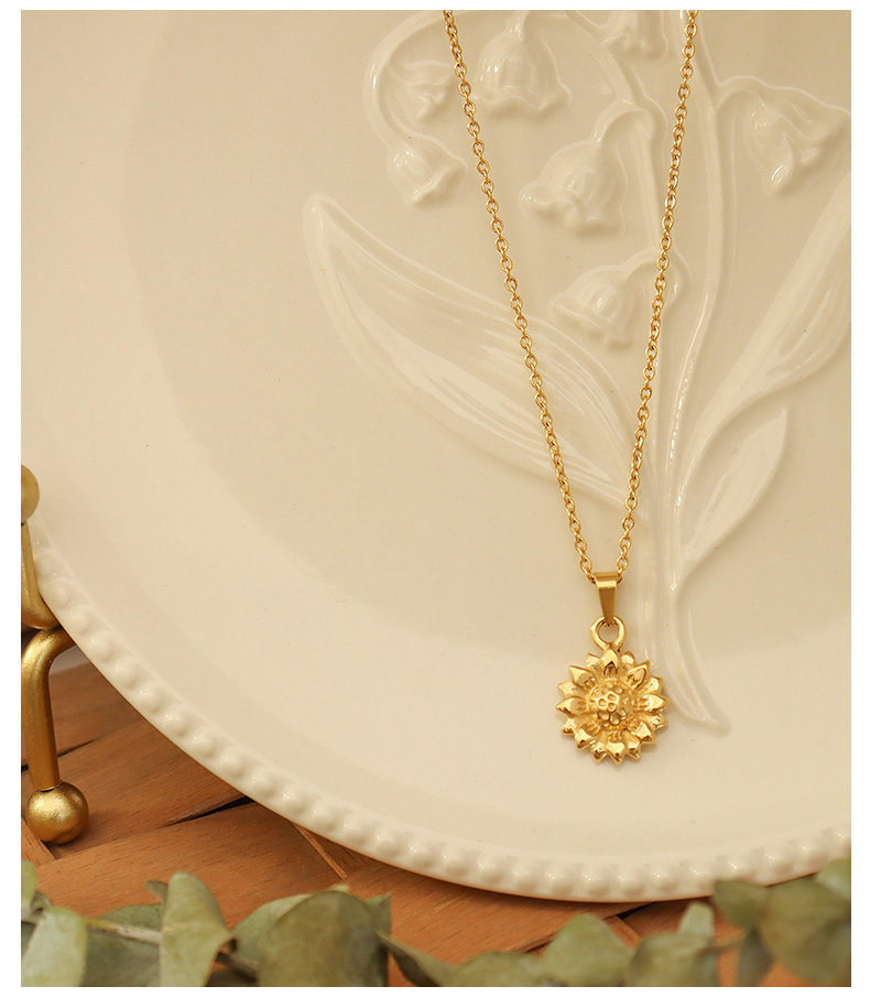 fashion new sunflower pendant titanium steel necklace jewelry wholesale