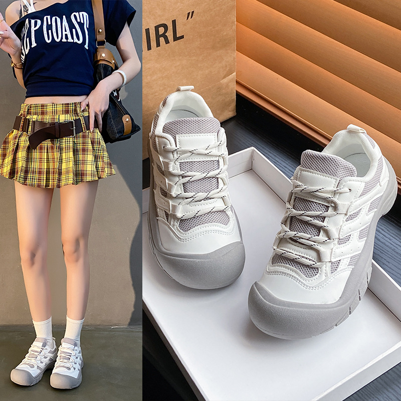 Zapatos de mujer transpirables de verano 2025, nuevos zapatos de papá cómodos de tela de vuelo, zapatos deportivos ligeros, zapatos blancos para mujeres