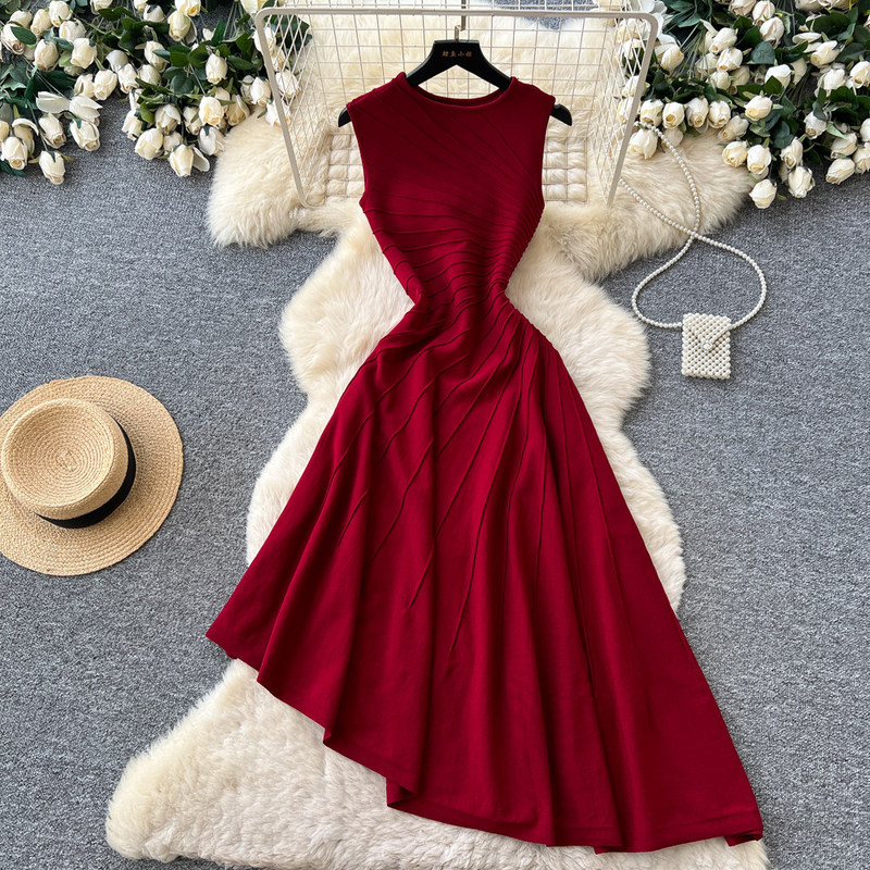 French-Style Sleeveless A-Line Dress for Women, Summer Red High-Waisted, Elegant and Sophisticated Tank Dress with a Large Hem