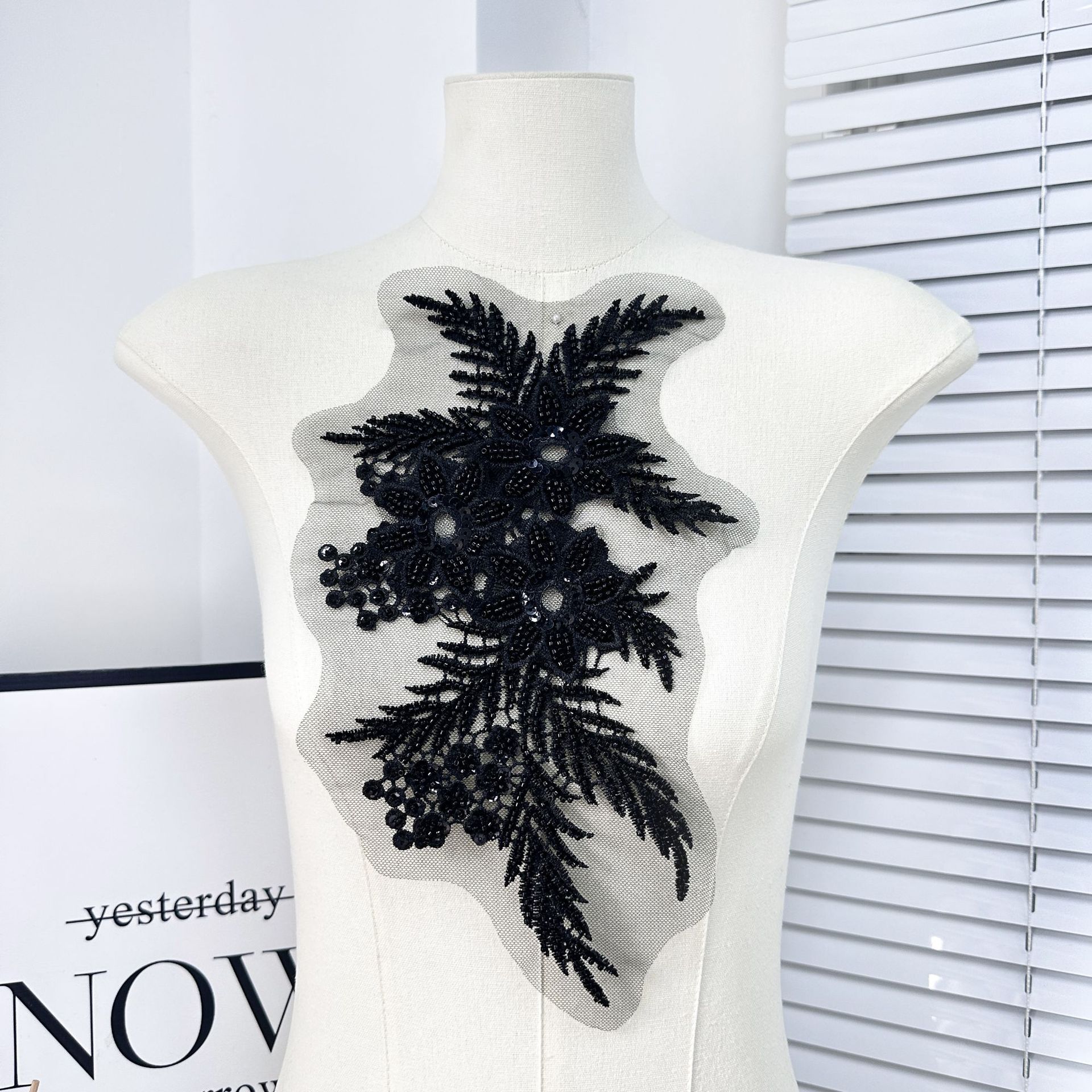 Ventas transfronterizas calientes de ergena bordado pegatinas de tela de perlas DIY vestido de boda decoración decalco accesorios de sastería al por mayor