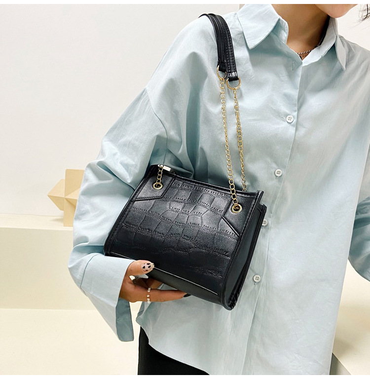 Fashion Square New Large-capacity Chain Shoulder Messenger Bag Wholesale Nihaojewelry display picture 11