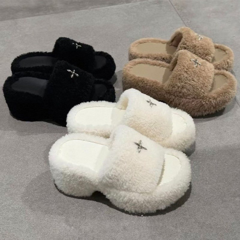 Thick-soled, cross-patterned, trendy furry slippers for women, 2026 autumn/winter new collection, fashionable outdoor cotton slippers, women's one-strap slippers Thick-soled, cross-patterned, trendy furry slippers for women, 2026 autumn/winter new collection, fashionable outdoor cotton slippers, women's one-strap slippers