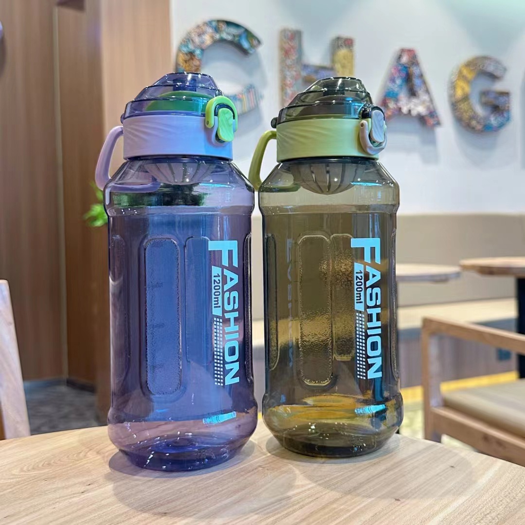 Tazas de plástico de Shinbei, deportes al aire libre masculinos y femeninos, tazas de plástico de mano simple, tazas de té, tazas de plástico de gran capacidad al por mayor