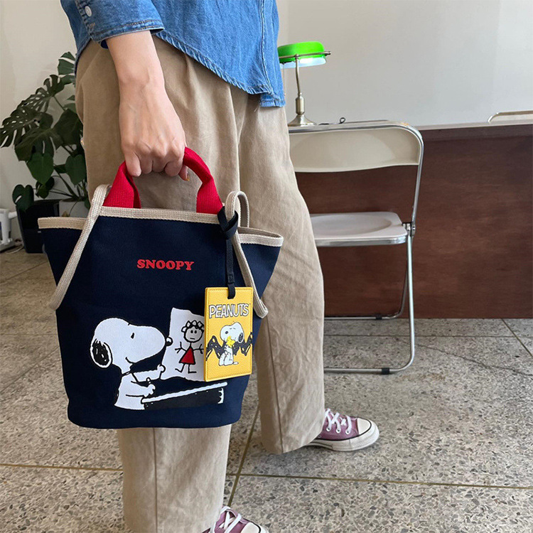 Corea del Sur lienzo bolso de hombro de las mujeres de dibujos animados Snoopy gran capacidad bolso casual personalizado todo partido bolsa de moda