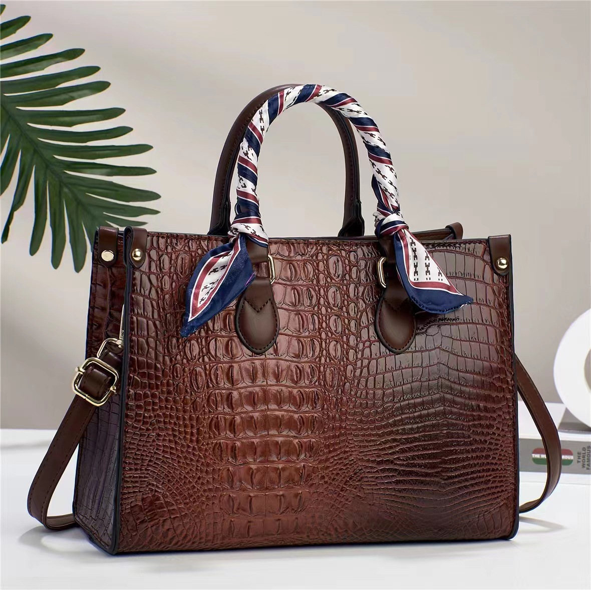 Women's Pu Leather Solid Color Vintage Style Square Zipper Handbag display picture 3