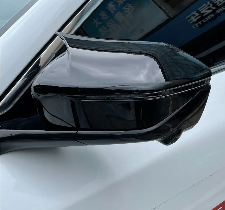 Suitable for the 2026 Changan CS55 Plus, this product is a carbon fiber textured, baked black finish rearview mirror cover with triangular louvers