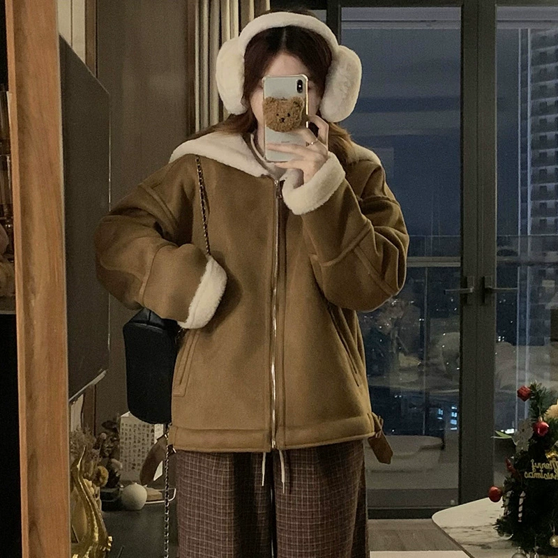 Настоящая зимняя теплая утолщенная меховая универсальная куртка для женщин, плюшевый дизайн с темно-синим воротником, модный замшевый топ