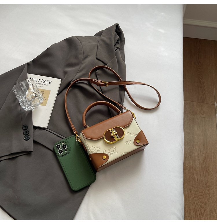Korean-style fashionable color-blocking small square handbag with a high-quality feel, a new summer 2025 stylish and versatile women's crossbody bag undefined