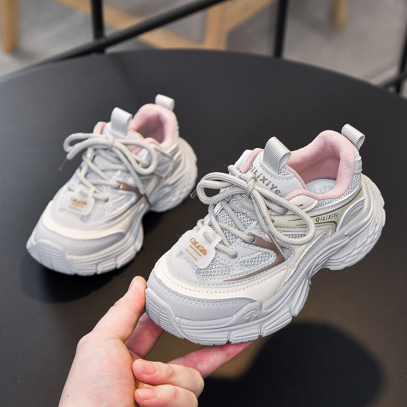 Calzado deportivo para niños 2025 primavera nueva chica versión coreana de malla transpirable zapatos de papá tesoro femenino zapatos casuales de todo fósforo