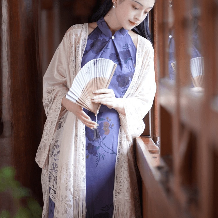 Huakai Zhixia Chaxian borla chal de encaje con cheongsam exterior 2025 nueva camisa de protección solar de rebeca fina de todo fósforo