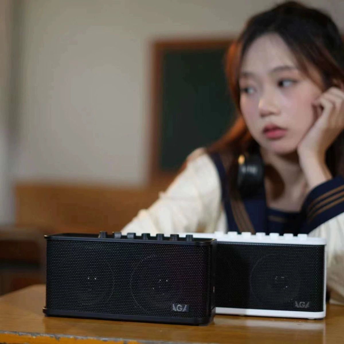 Handheld guitar charging, travel smart speakers, bluetooth
