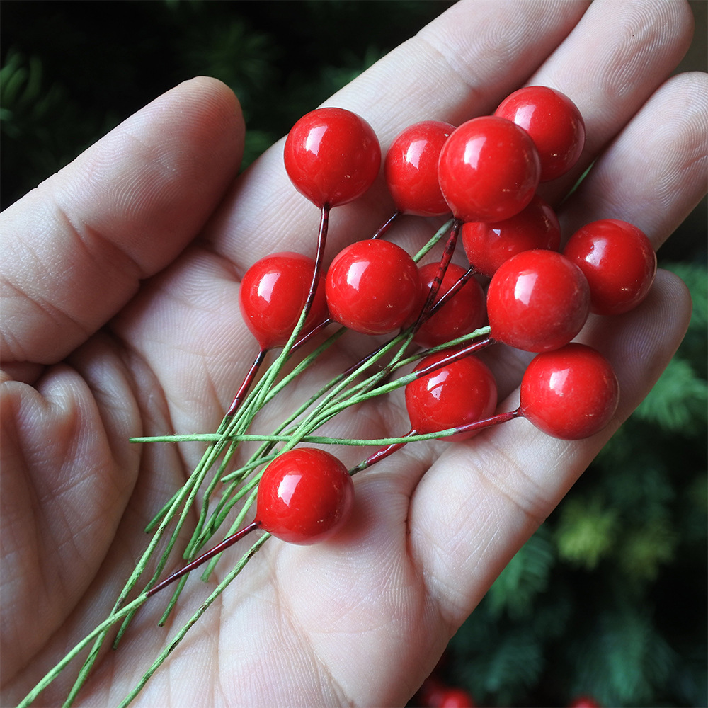 Simulación de baya roja con varilla pequeña fruta roja decoración de Navidad accesorios de flores 12/15mm Especificaciones 100 piezas