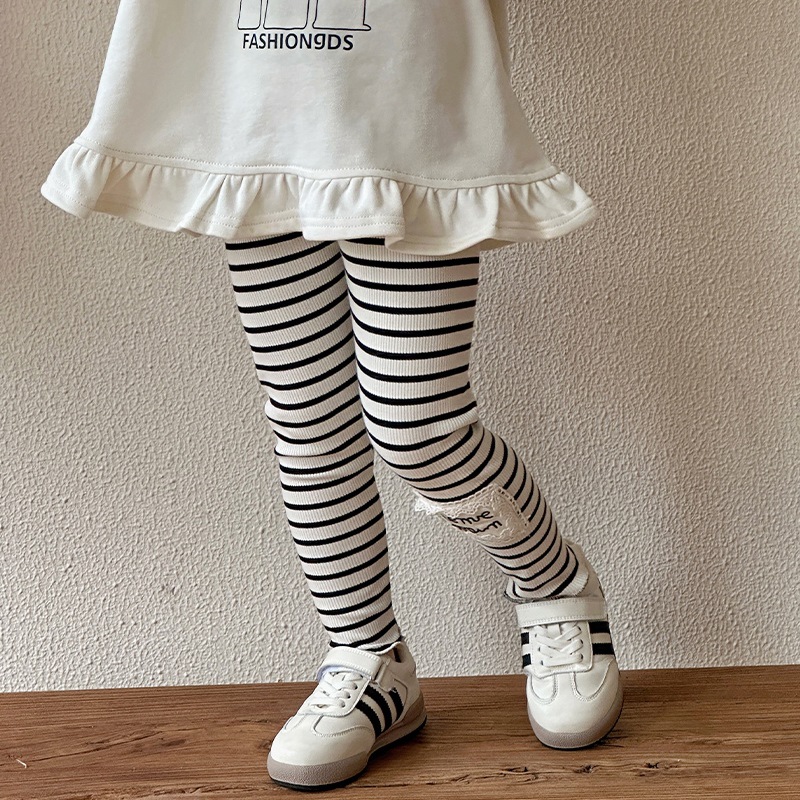 女の子トレーナー秋服2025新しい子供韓国風洋風服スーツ女の赤ちゃん春秋長袖トップス